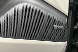 vihreä Porsche Macan 2026 kuva 19.