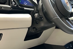 vihreä Porsche Macan 2026 kuva 20.