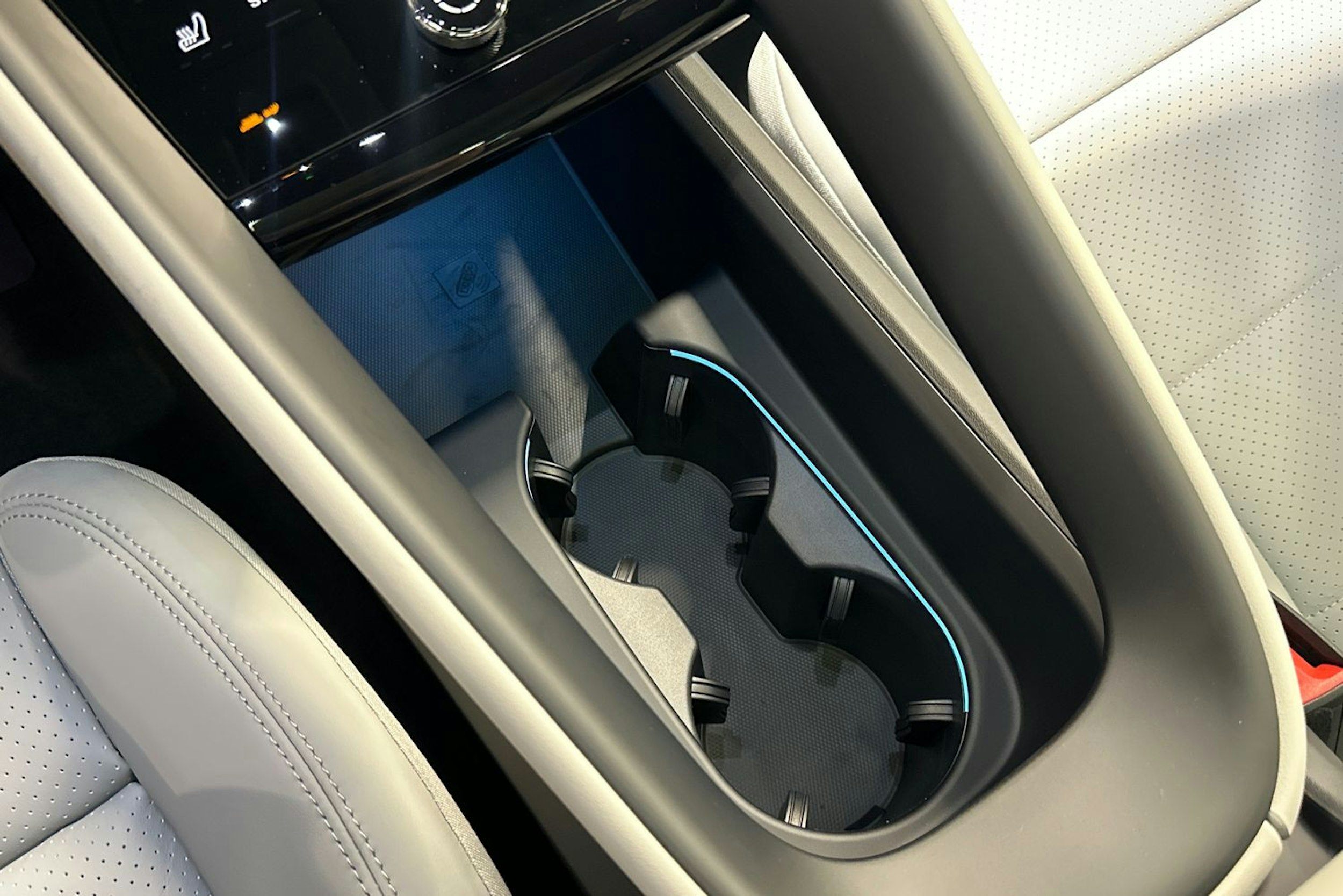 vihreä Porsche Macan 2026 kuva 22.