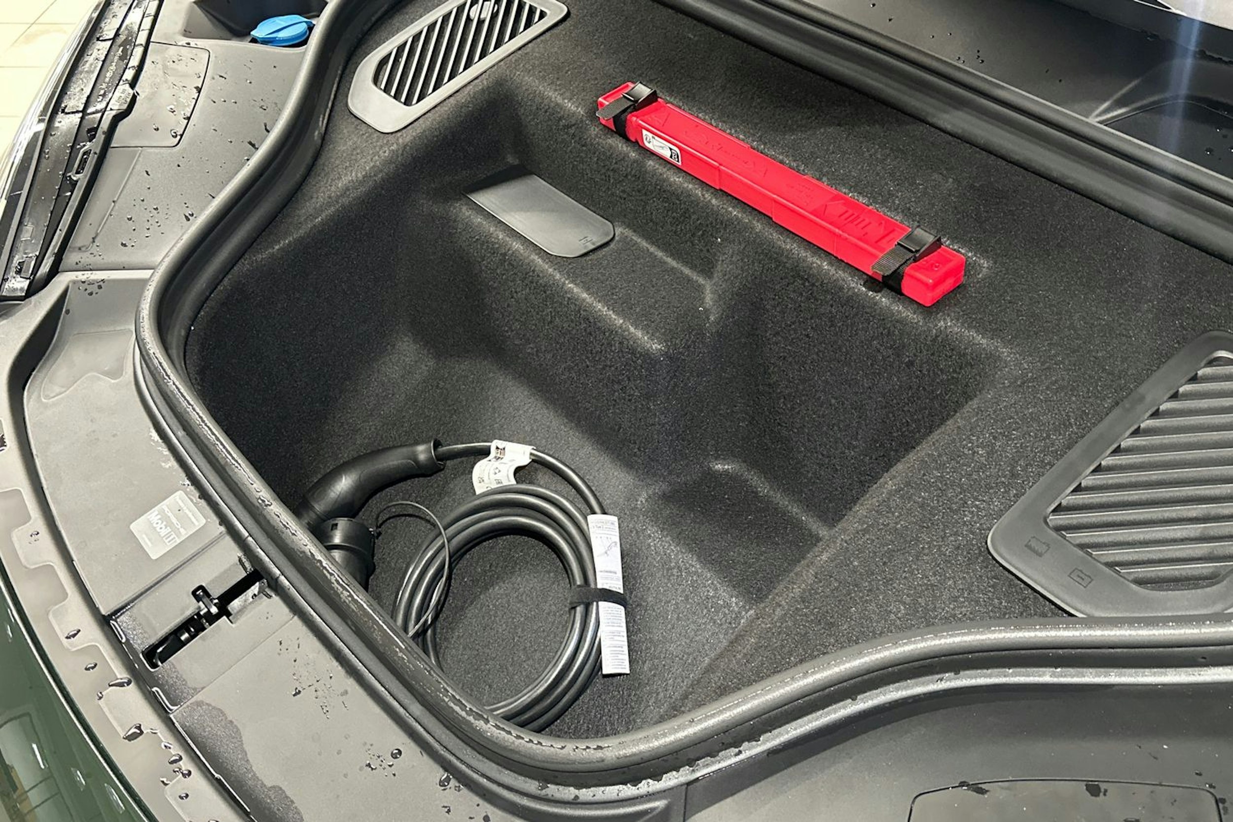 vihreä Porsche Macan 2026 kuva 24.