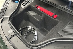 vihreä Porsche Macan 2026 kuva 24.