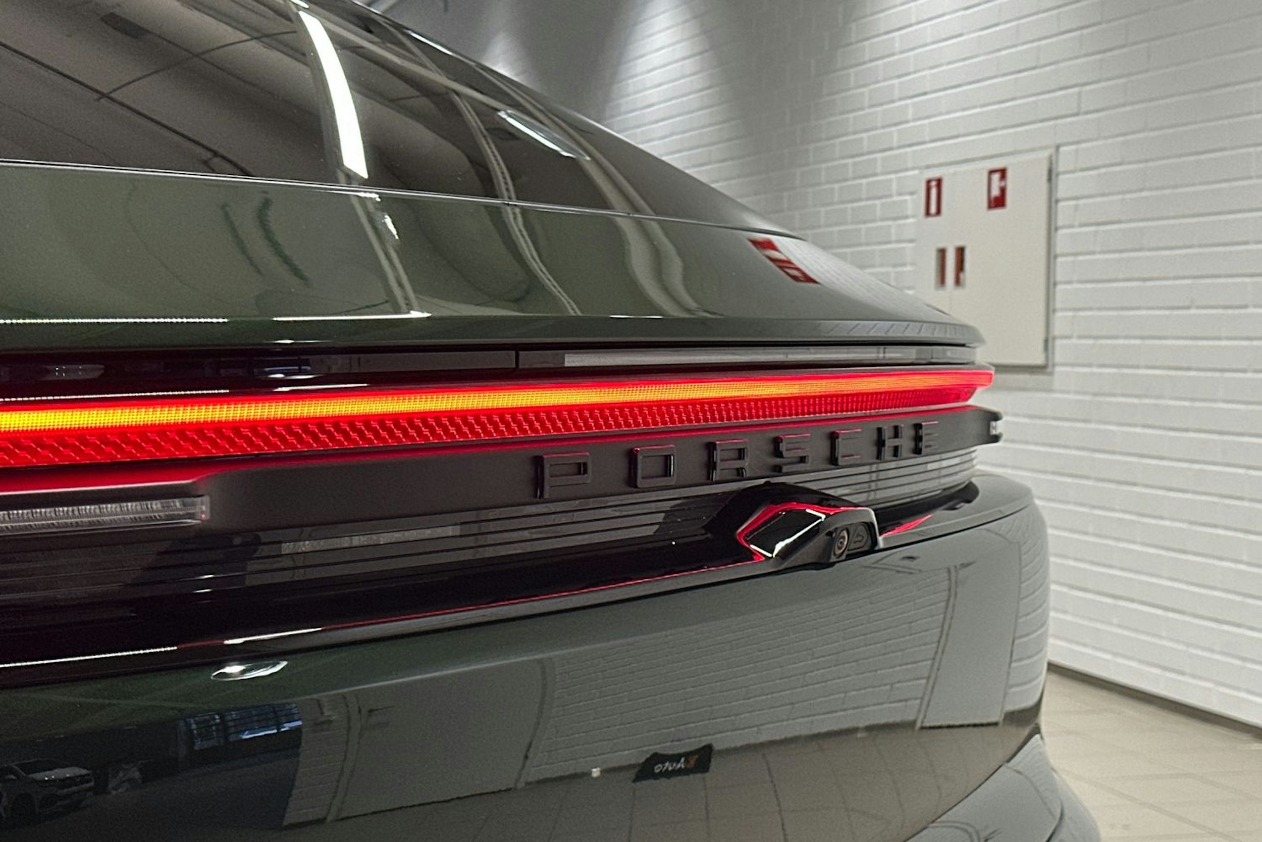 vihreä Porsche Macan 2026 kuva 25.