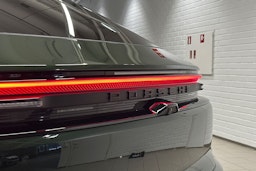 vihreä Porsche Macan 2026 kuva 25.