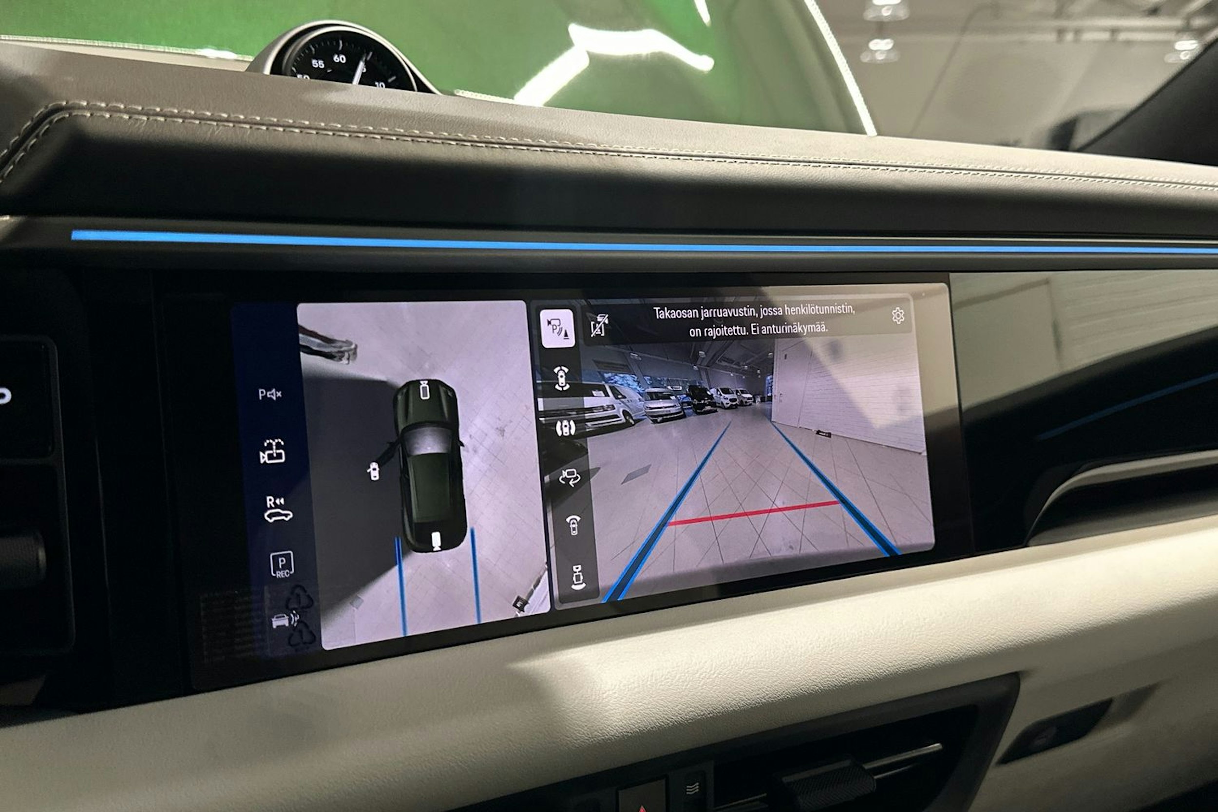 vihreä Porsche Macan 2026 kuva 26.