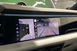 vihreä Porsche Macan 2026 kuva 26.