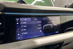 vihreä Porsche Macan 2026 kuva 27.