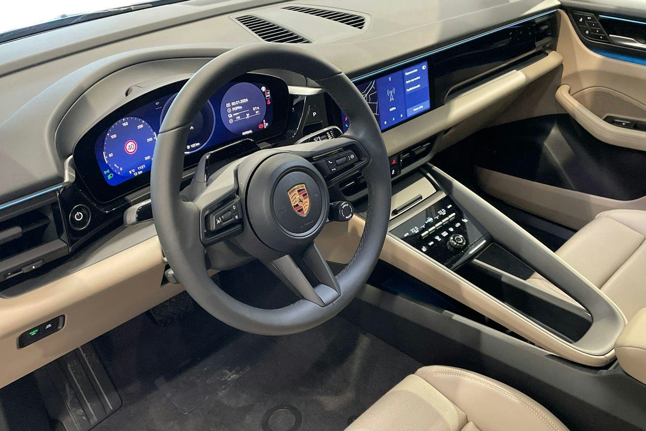 met. harmaa Porsche Macan 2026 kuva 6.