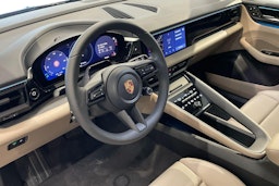 met. harmaa Porsche Macan 2026 kuva 6.