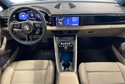 met. harmaa Porsche Macan 2026 kuva 7.