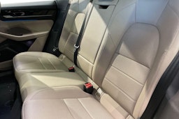 met. harmaa Porsche Macan 2026 kuva 8.