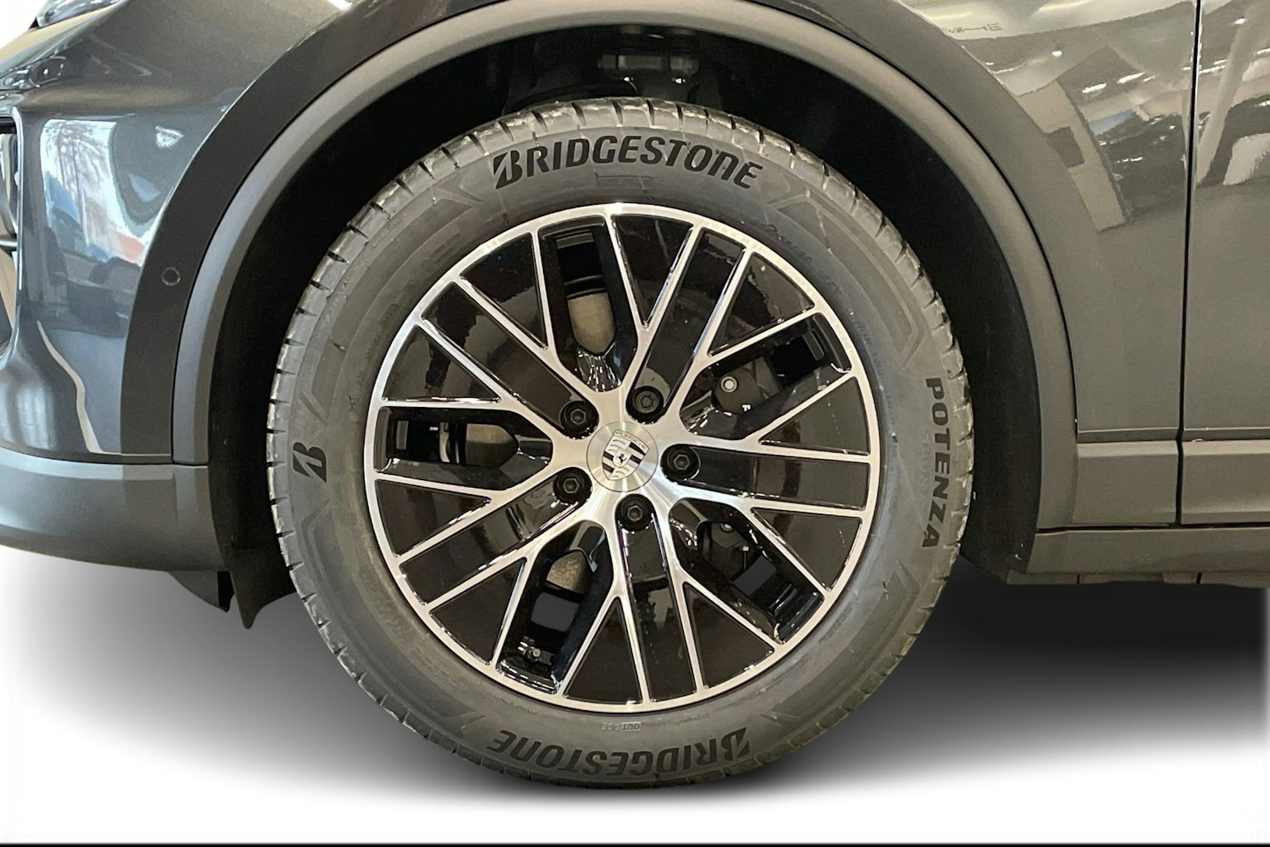 met. harmaa Porsche Macan 2026 kuva 9.