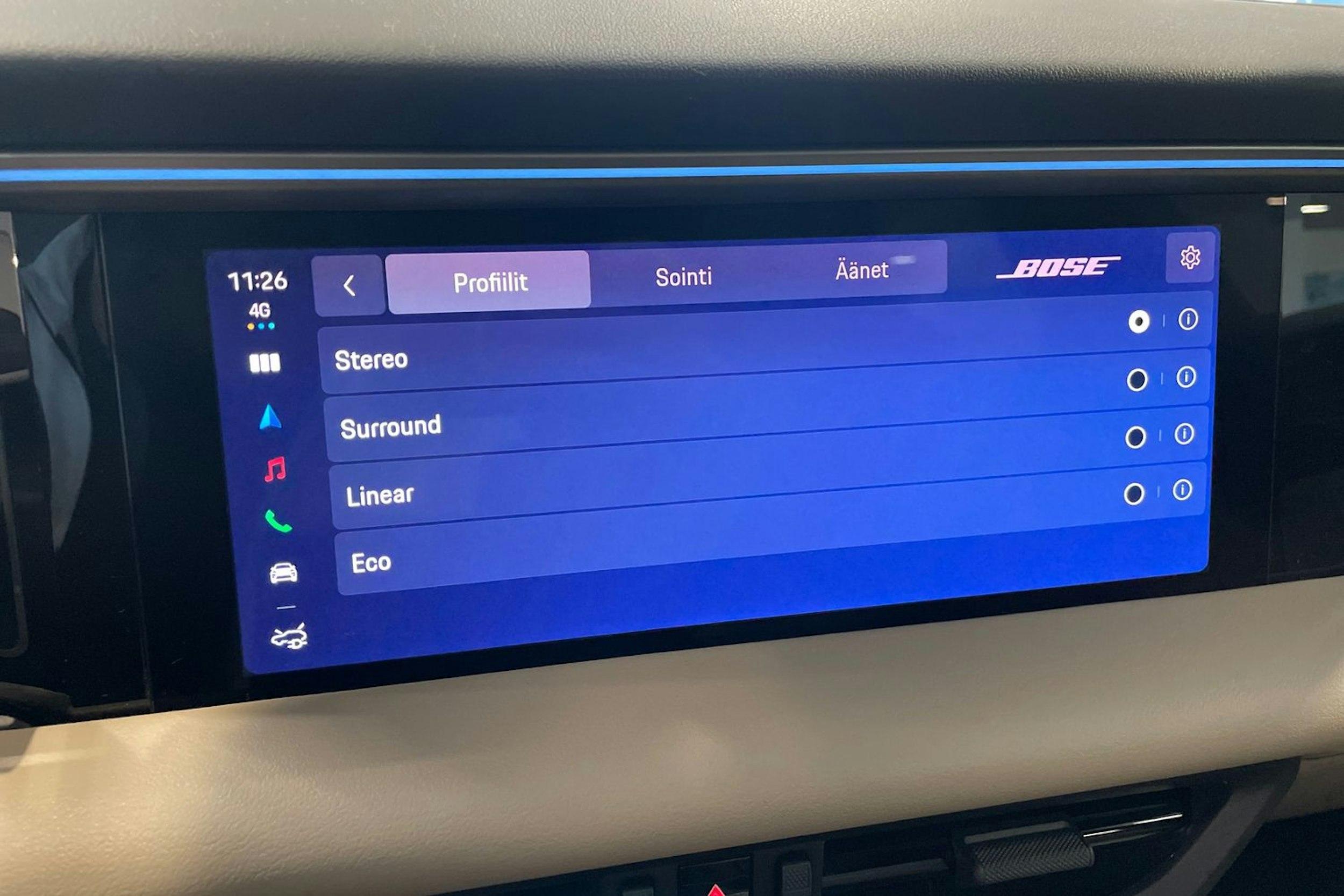 met. harmaa Porsche Macan 2026 kuva 12.