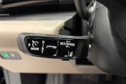 met. harmaa Porsche Macan 2026 kuva 16.