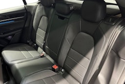 musta Porsche Macan 2026 kuva 8.