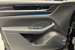 musta Porsche Macan 2026 kuva 11.