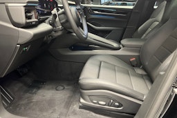 musta Porsche Macan 2026 kuva 12.