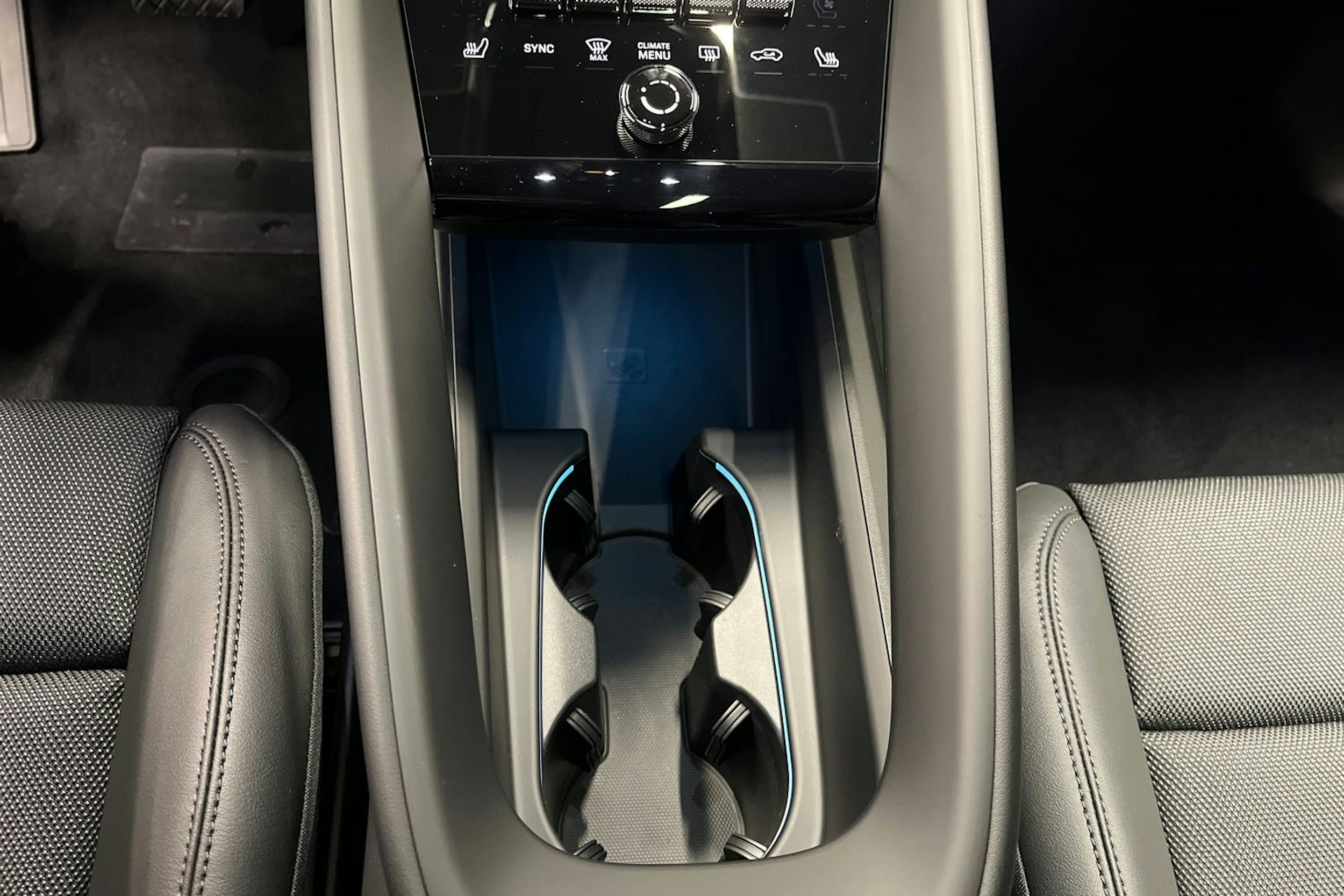 musta Porsche Macan 2026 kuva 16.