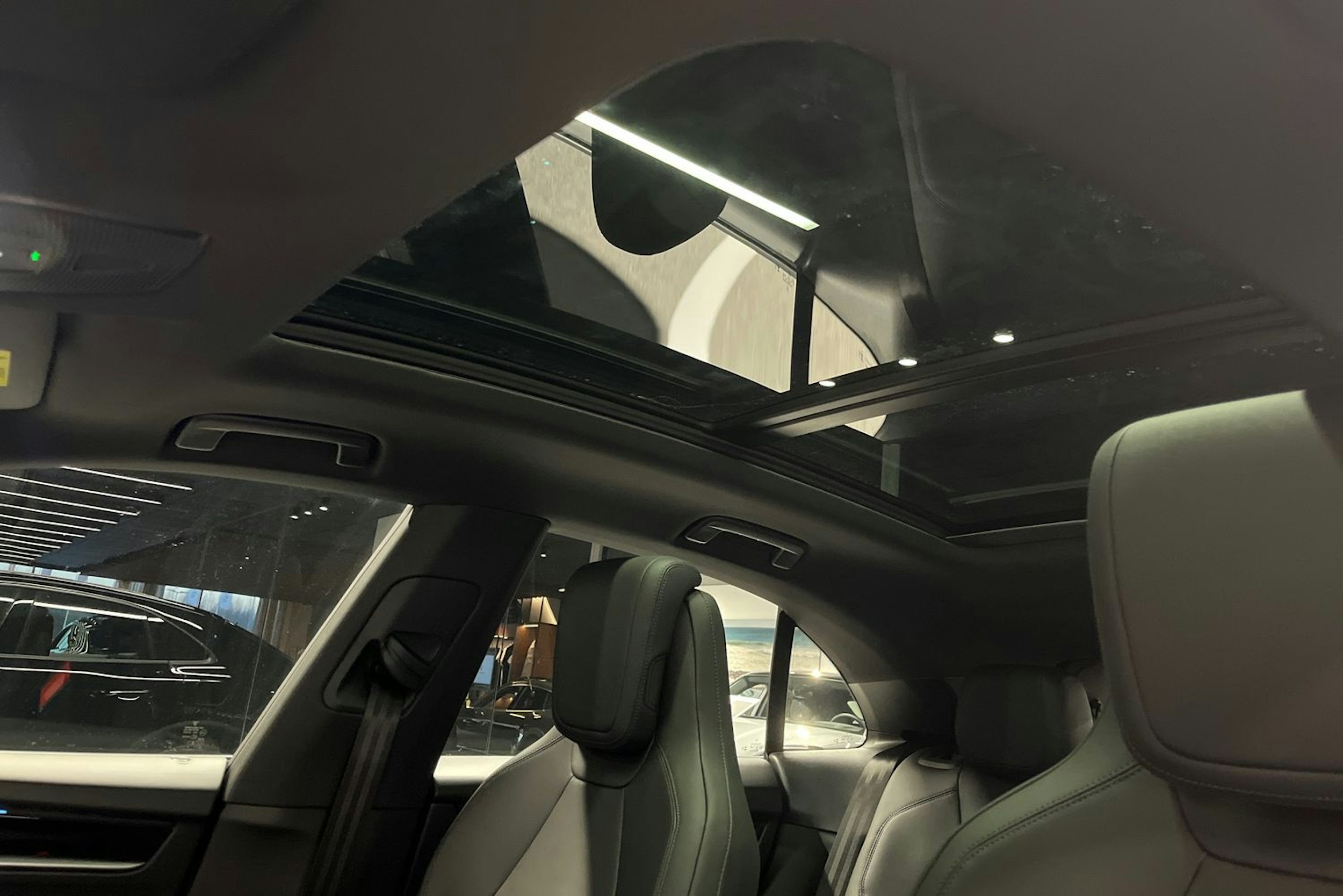 musta Porsche Macan 2026 kuva 18.