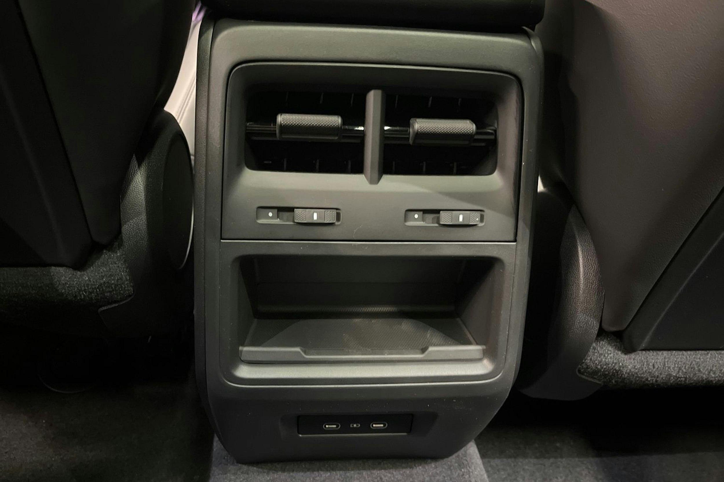 musta Porsche Macan 2026 kuva 20.