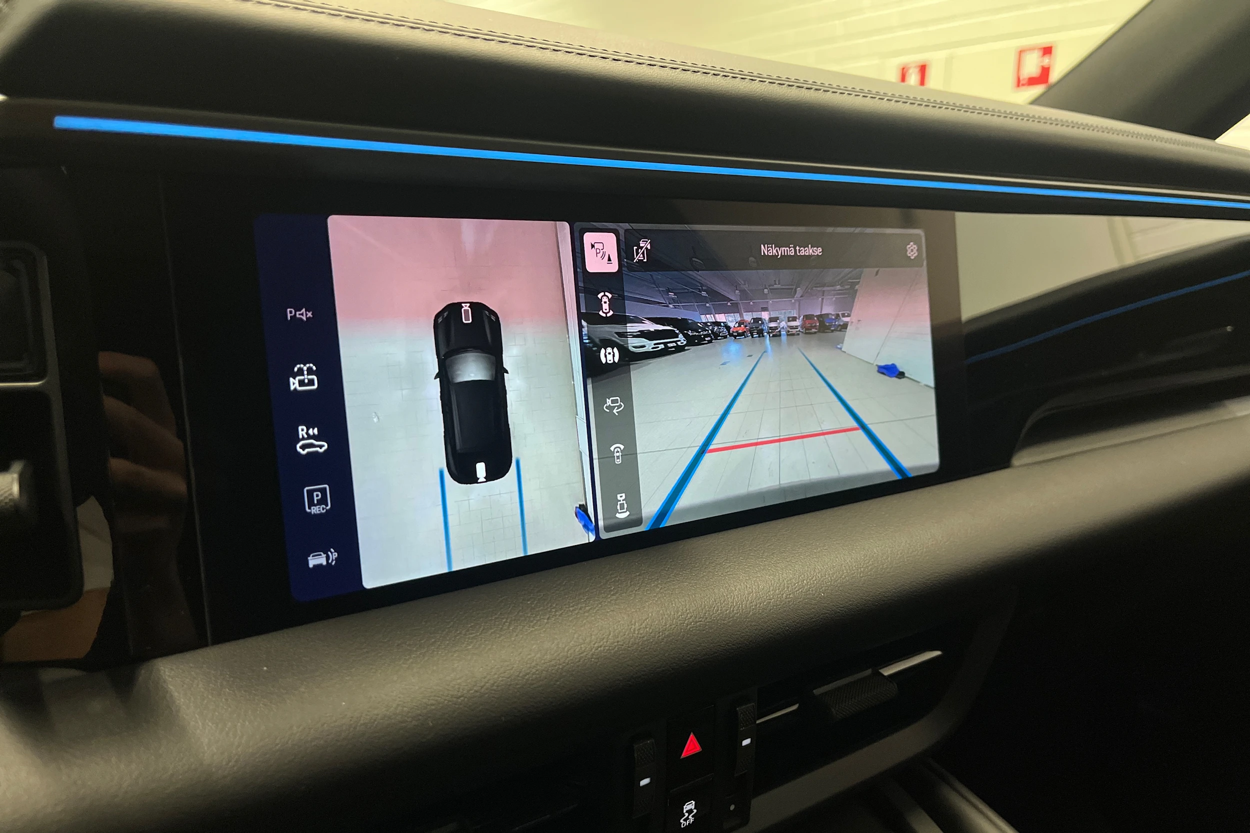 musta Porsche Macan 2026 kuva 14.