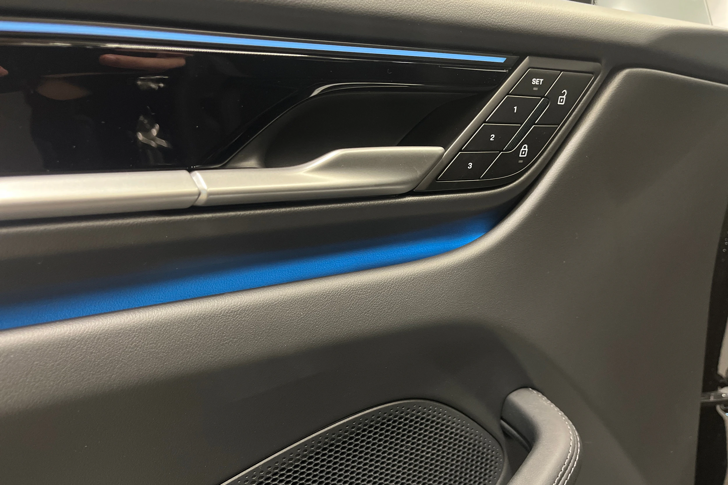 musta Porsche Macan 2026 kuva 16.