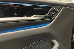 musta Porsche Macan 2026 kuva 16.