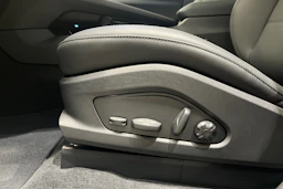 musta Porsche Macan 2026 kuva 18.