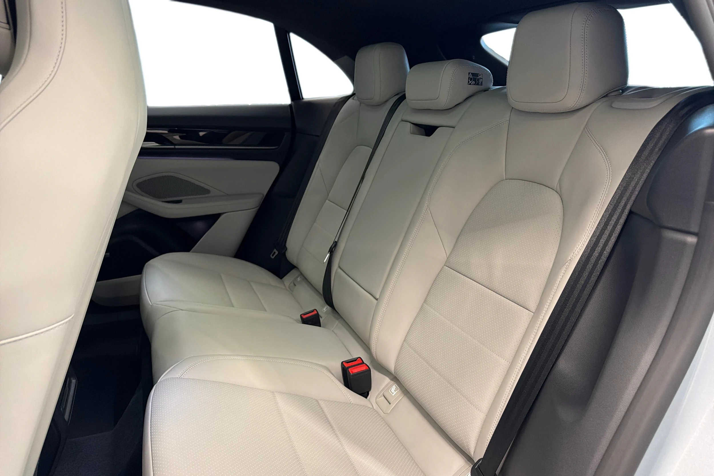 harmaa Porsche Macan 2026 kuva 9.