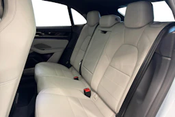 harmaa Porsche Macan 2026 kuva 9.