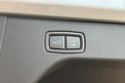 harmaa Porsche Macan 2026 kuva 13.