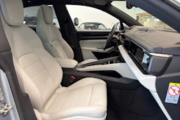 harmaa Porsche Macan 2026 kuva 15.