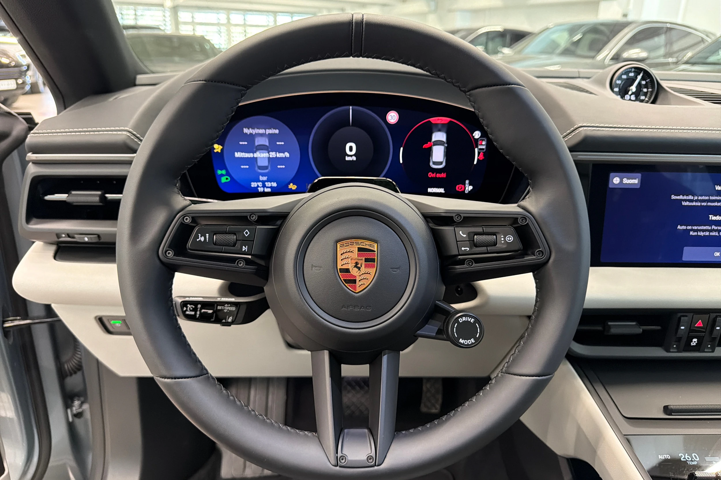 harmaa Porsche Macan 2026 kuva 16.