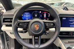 harmaa Porsche Macan 2026 kuva 16.