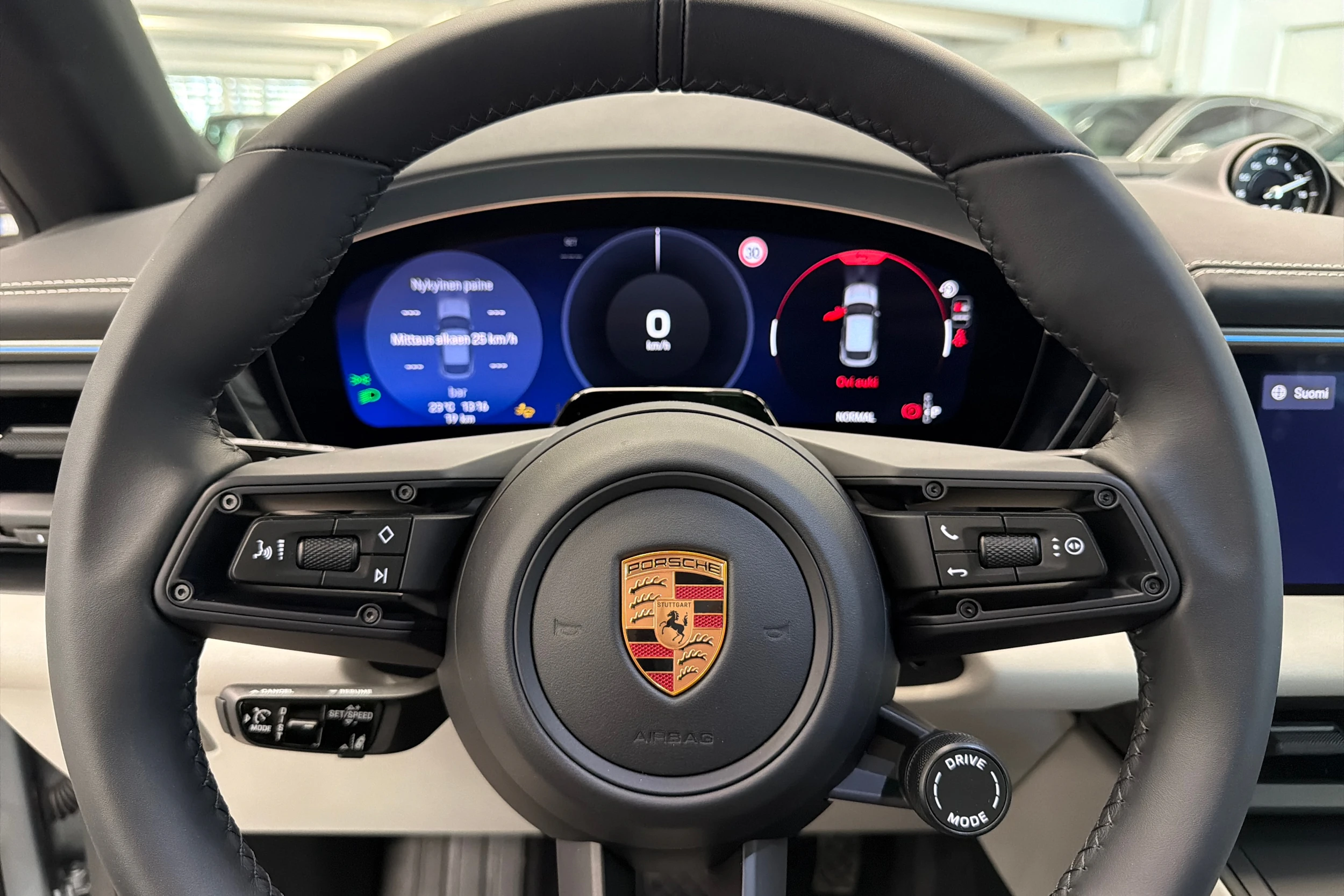 harmaa Porsche Macan 2026 kuva 17.