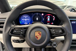 harmaa Porsche Macan 2026 kuva 17.