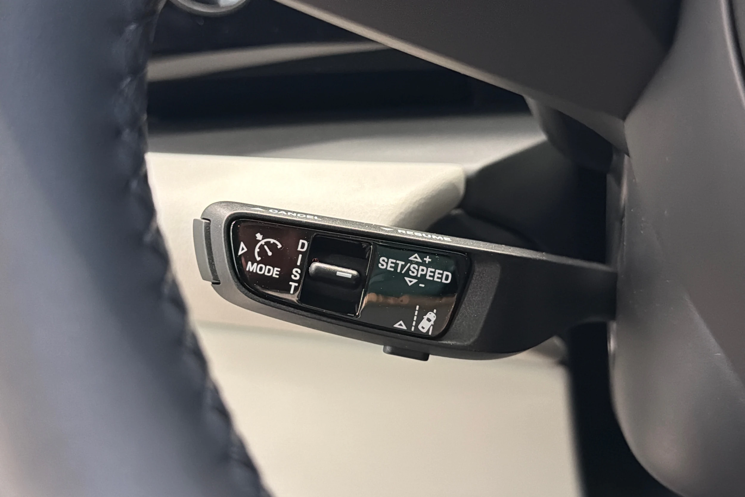 harmaa Porsche Macan 2026 kuva 18.