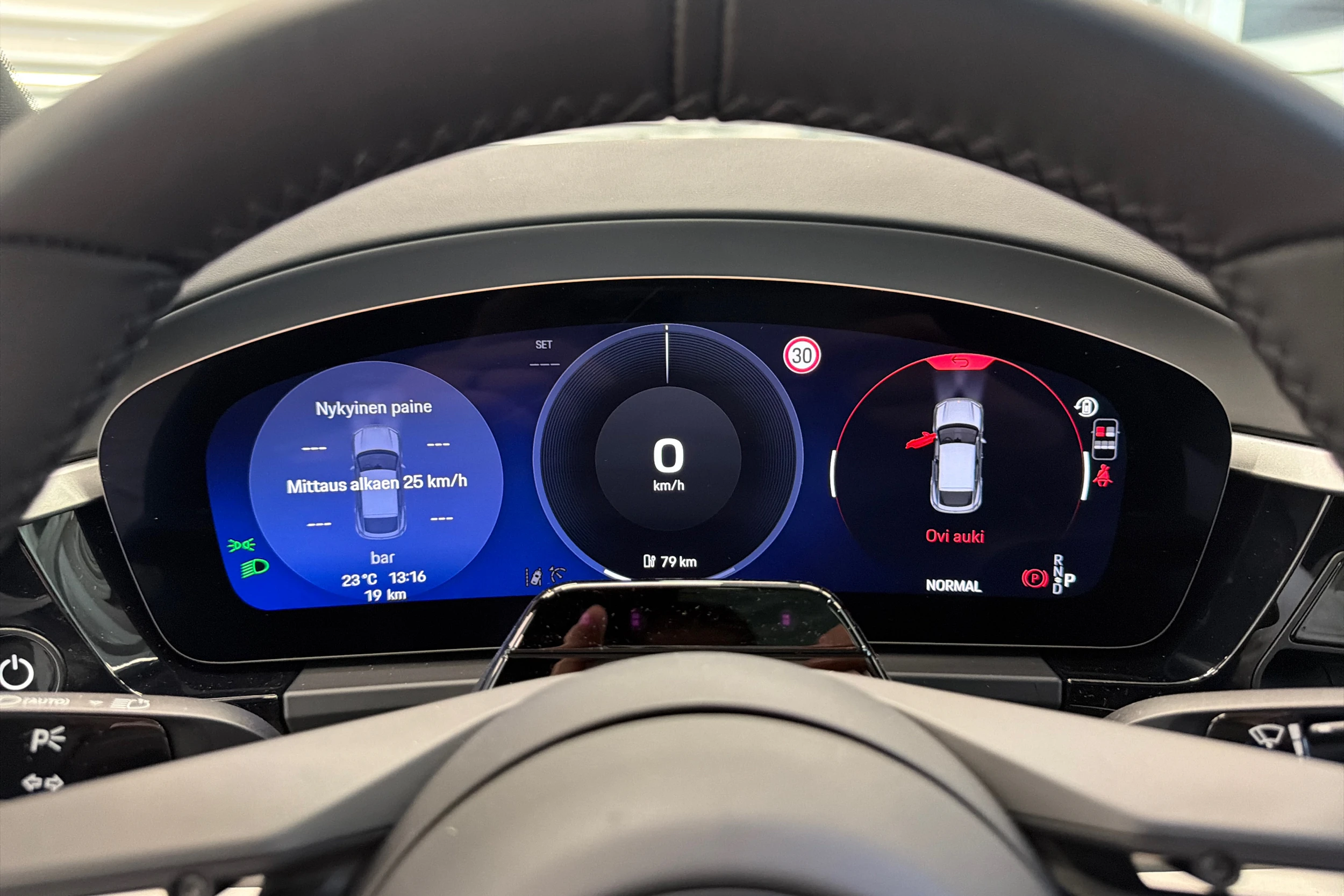 harmaa Porsche Macan 2026 kuva 19.