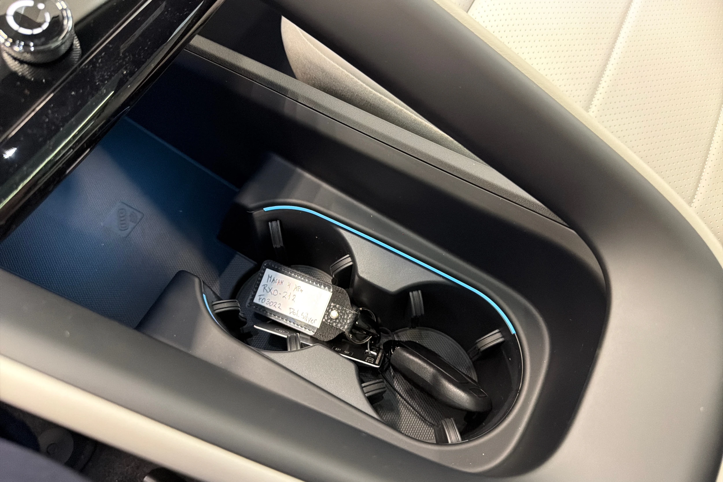 harmaa Porsche Macan 2026 kuva 22.