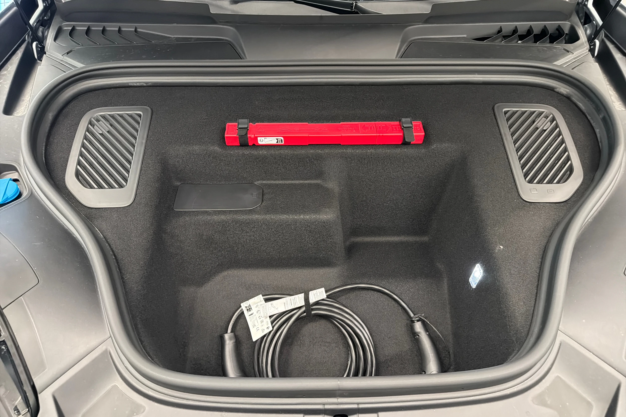harmaa Porsche Macan 2026 kuva 27.