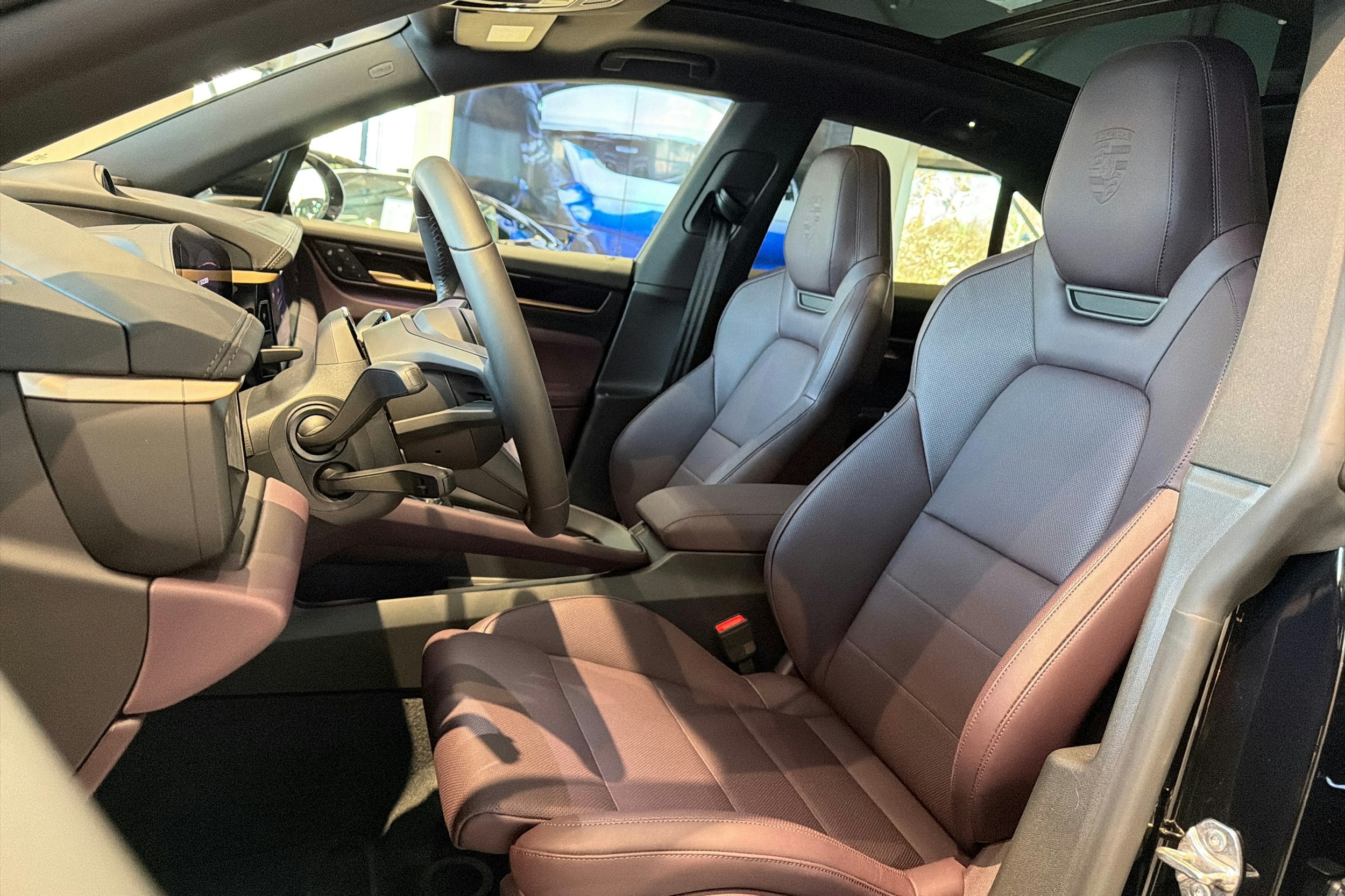 met. musta Porsche Macan 2026 kuva 10.