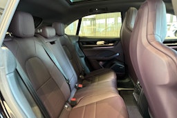 met. musta Porsche Macan 2026 kuva 11.