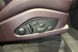 met. musta Porsche Macan 2026 kuva 13.