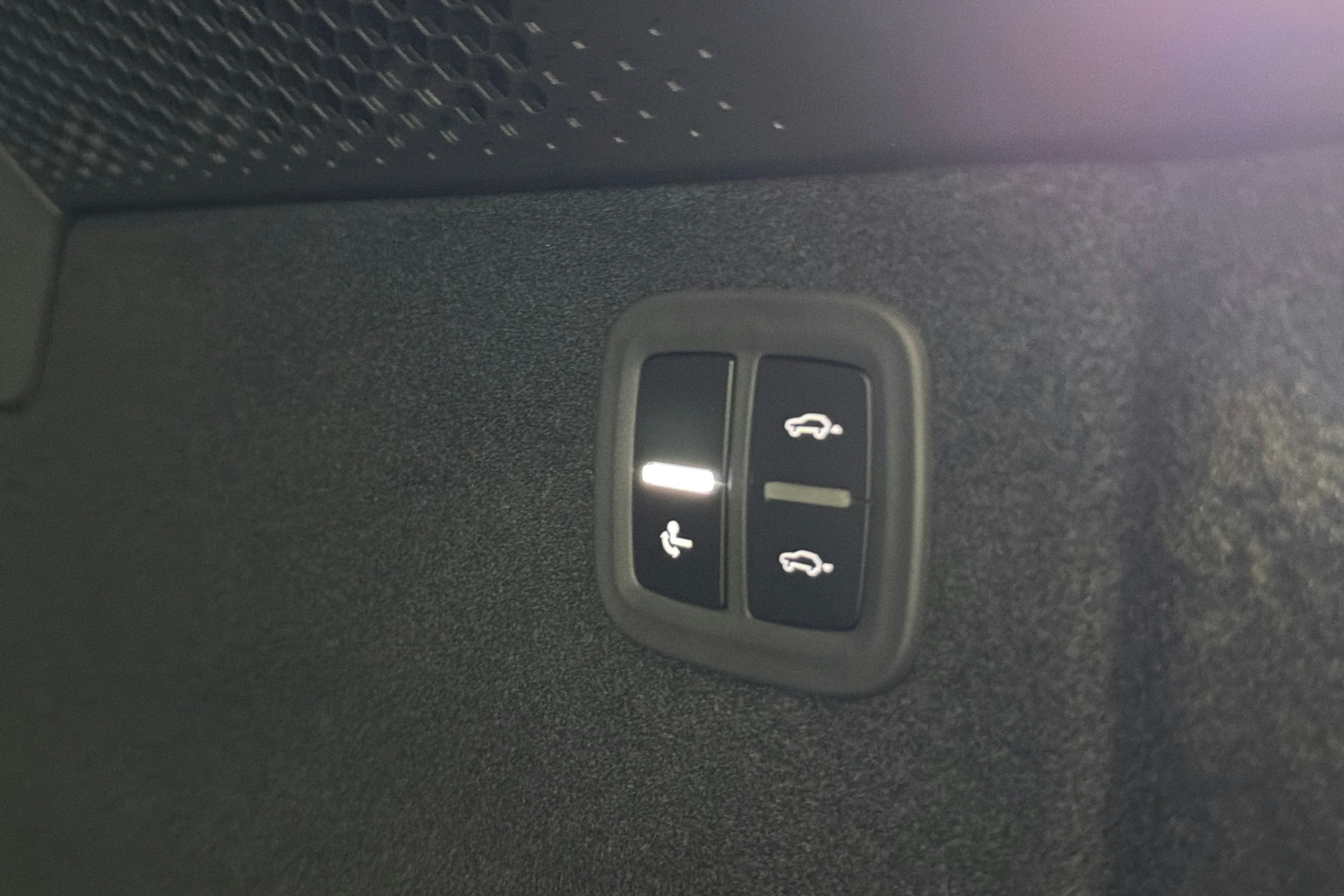 met. musta Porsche Macan 2026 kuva 15.