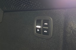 met. musta Porsche Macan 2026 kuva 15.