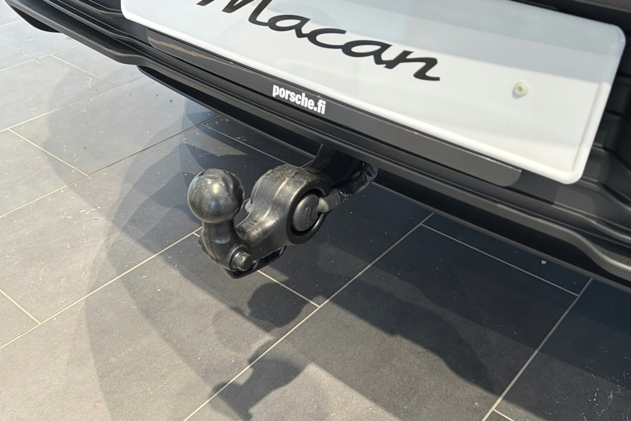 met. musta Porsche Macan 2026 kuva 16.