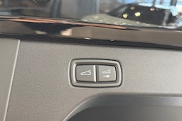 met. musta Porsche Macan 2026 kuva 18.