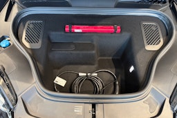 met. musta Porsche Macan 2026 kuva 19.