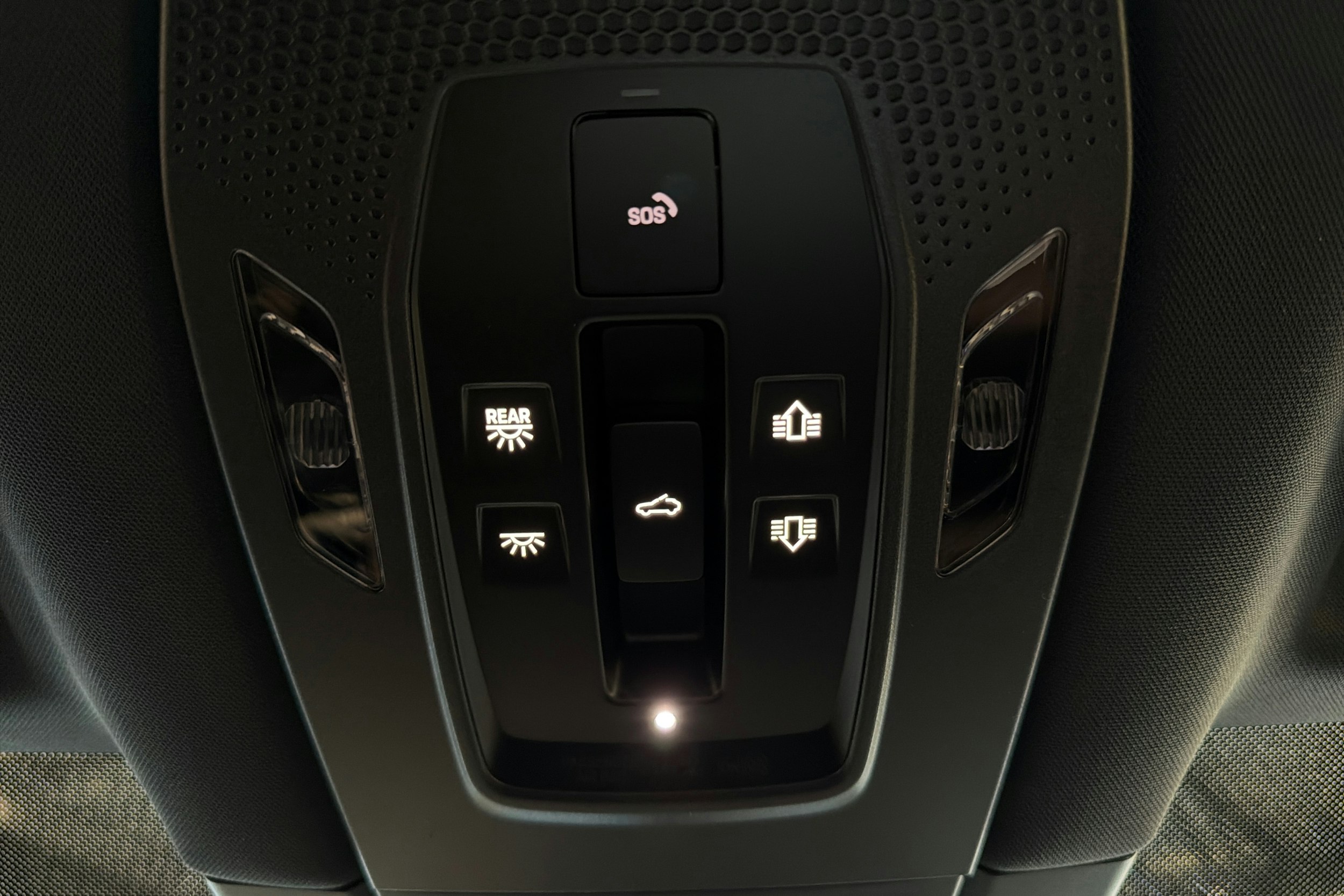 met. musta Porsche Macan 2026 kuva 26.