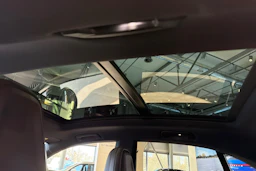 met. musta Porsche Macan 2026 kuva 31.