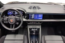 musta Porsche Macan 2026 kuva 7.